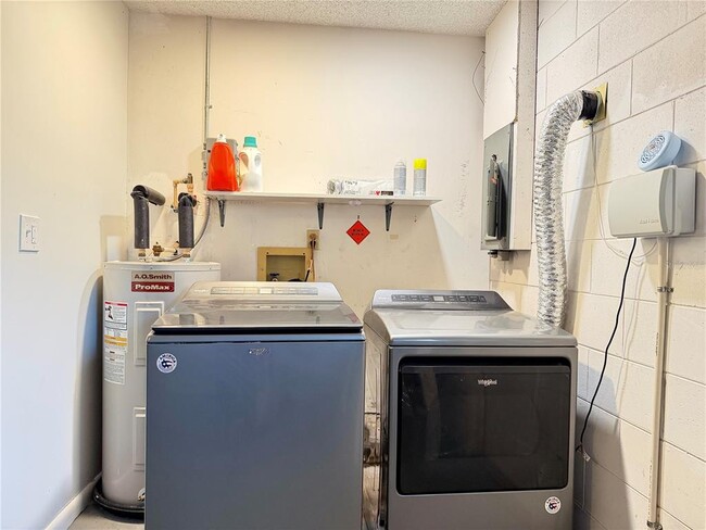 Building Photo - 411 Parson Brown Way