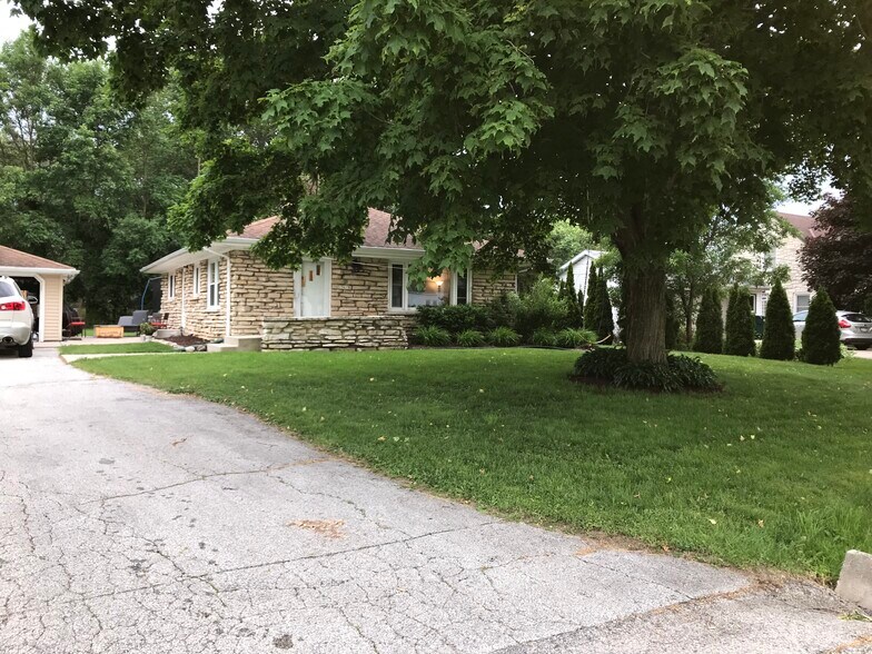 Building Photo - 12417 W Honey Ln