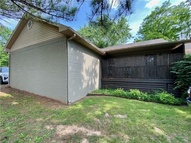 Building Photo - 1863 Hunter's Ridge