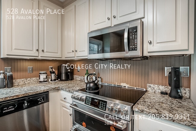 Building Photo - 528 Avalon Pl