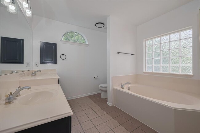 Building Photo - 4160 Greystone Way