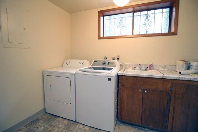 Building Photo - soudr03