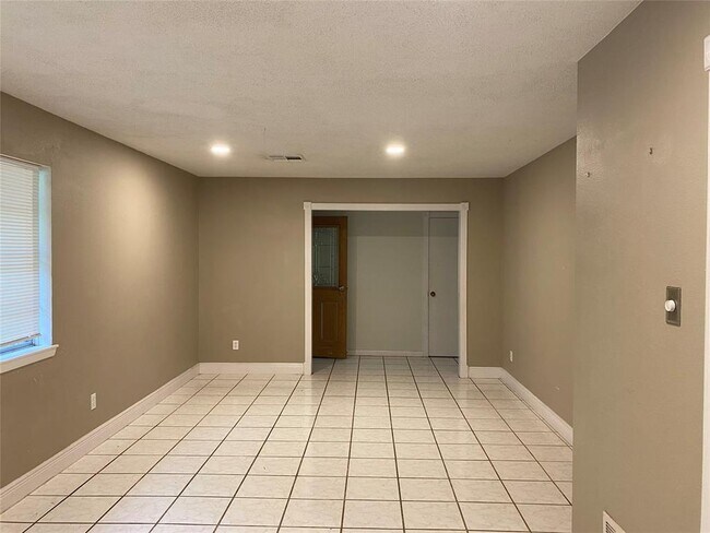 Building Photo - 10114 Kirkdale Dr