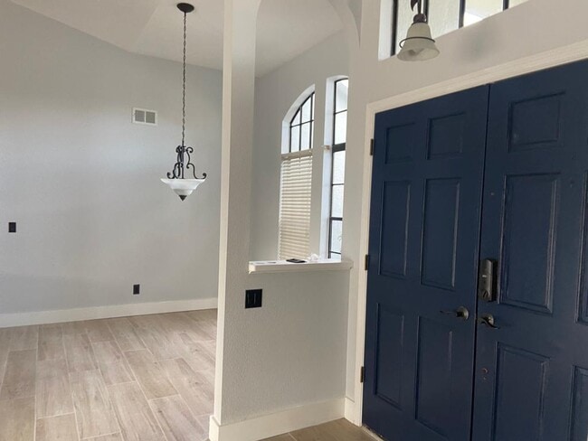 Building Photo - 1826 Shadyhill Ter
