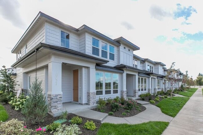 Building Photo - Roe Street Townhomes