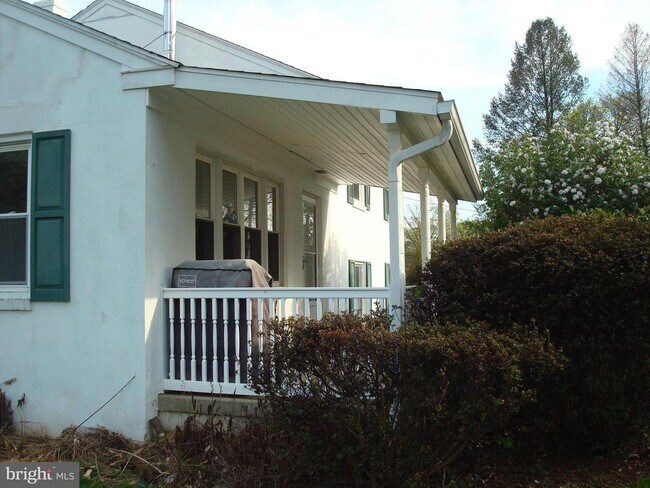 Building Photo - 1346 Faucett Dr