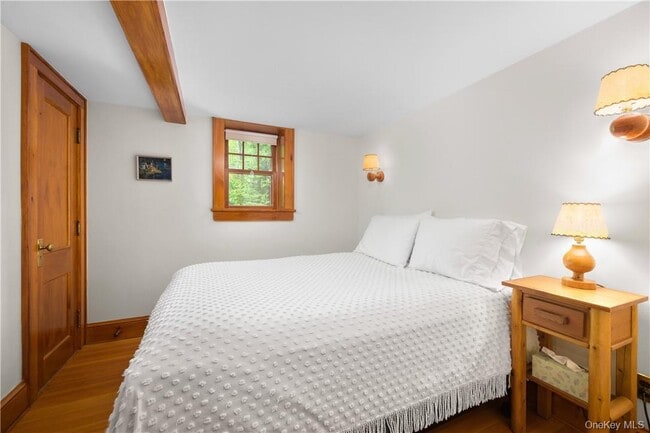 Building Photo - 77 Lake Dr