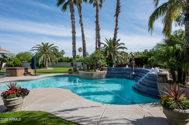 Building Photo - 6649 E Berneil Dr