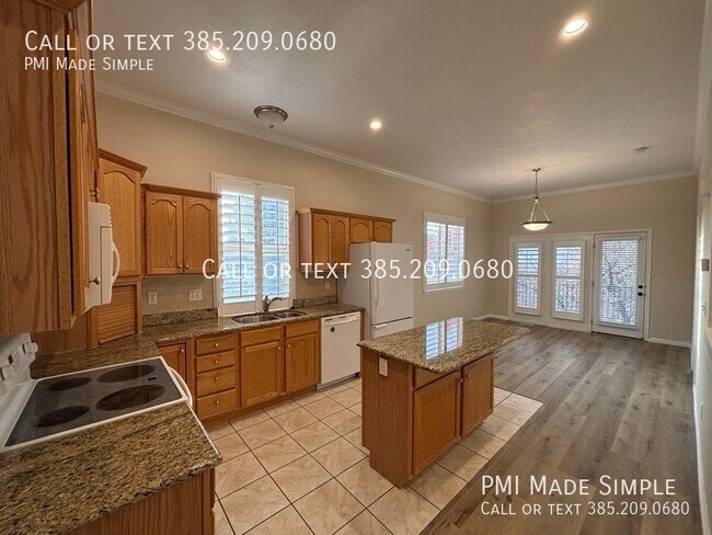 Building Photo - 14910 Treseder St