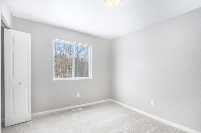 Building Photo - 5667 Claremount St