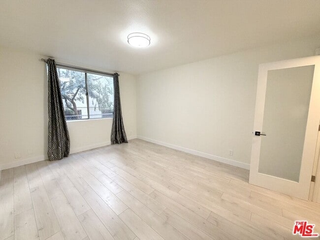 Building Photo - 927 Kings Rd