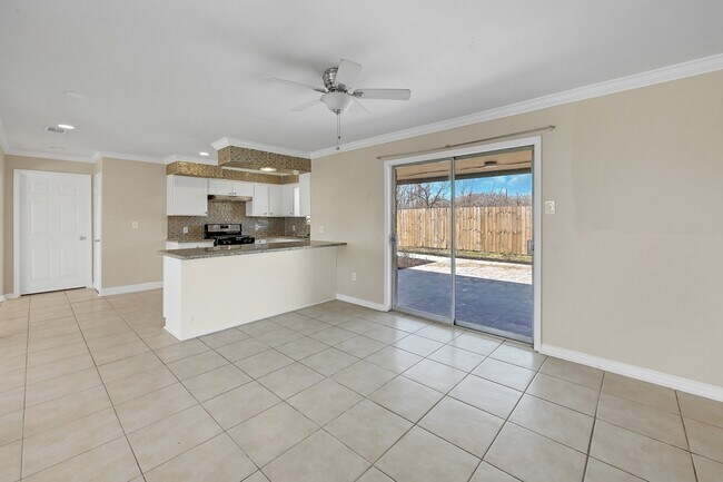 Building Photo - 3722 Rest Home Rd