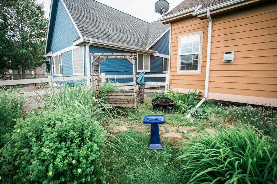 Building Photo - 2908 Des Moines Dr