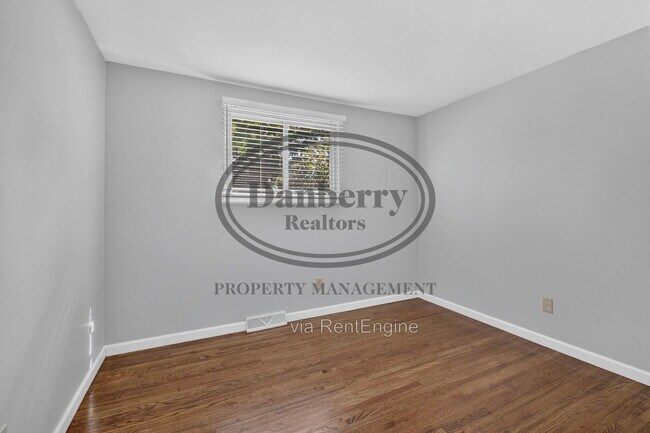 Building Photo - 6946 Kinsman Dr