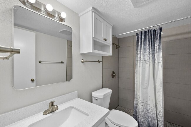 Building Photo - 1313 Harbor Island Dr