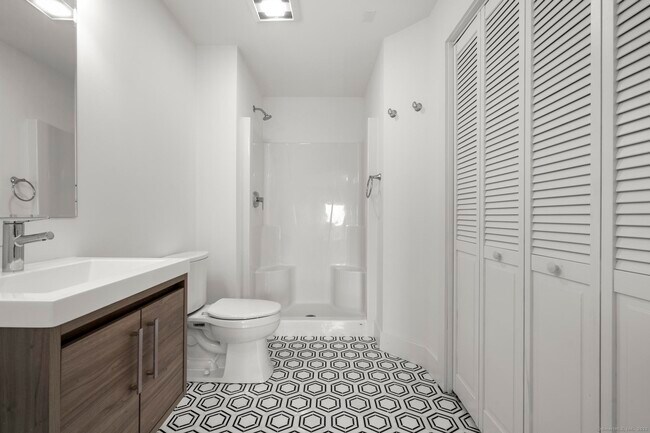 Building Photo - 245 E Main St