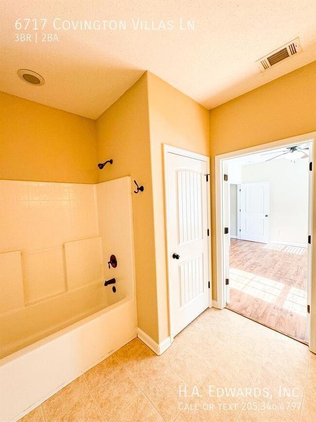 Building Photo - 6717 Covington Villas Ln