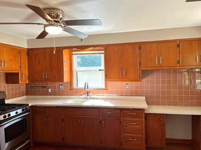 Building Photo - 1663 N 116th St