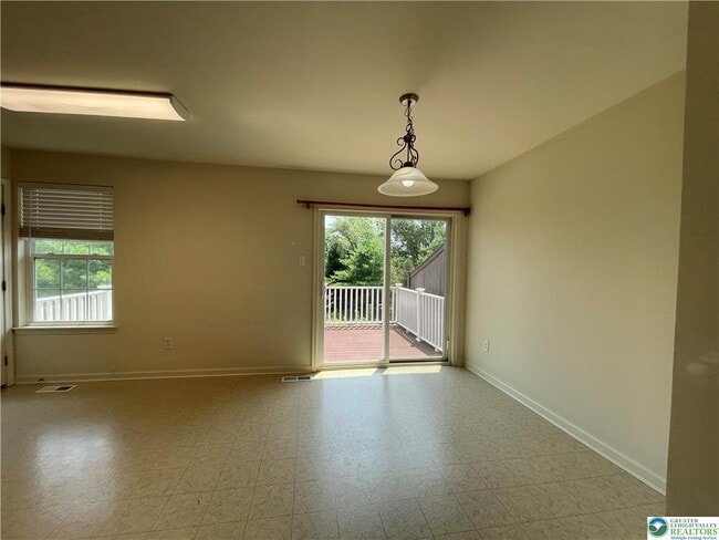 Building Photo - 1058 Sparrow Way