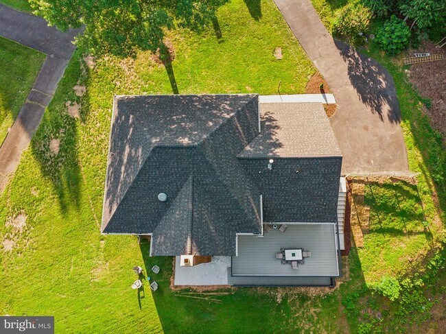 Building Photo - 10899 Woodland Falls Dr