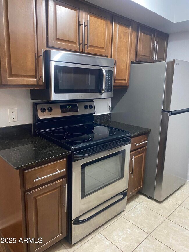 Building Photo - 7350 N Vía Paseo Del Sur