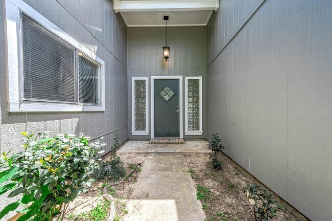 Building Photo - 13407 Wells River Dr