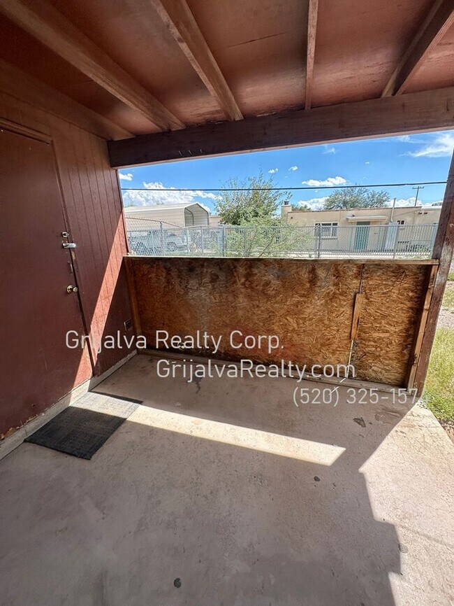Building Photo - 320 W Whitestone Pl