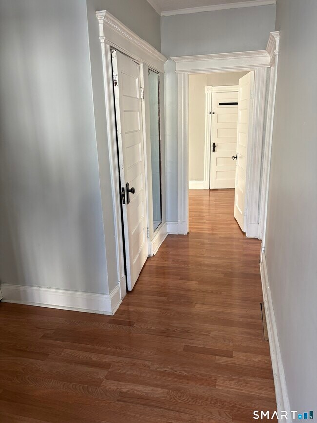 Building Photo - 197 Edgewood St