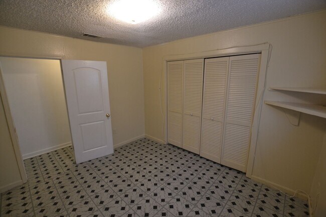 Building Photo - Housing Vouchers Accepted!!!  Location!  Newly updated, 4 bedroom, 2 bath home in historic Beechw...