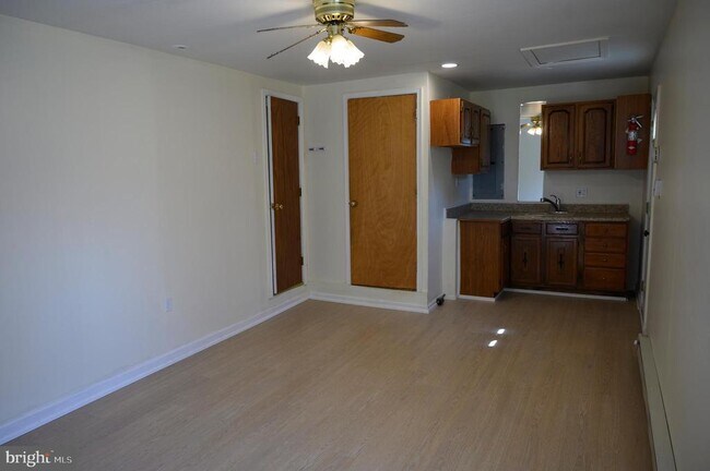 Building Photo - 948 Homeland Dr