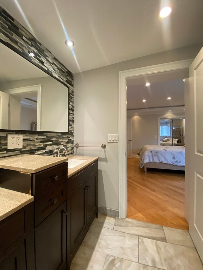 Building Photo - 4735 Locust Ave