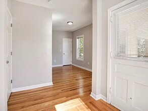 Building Photo - 34 Kellogg St