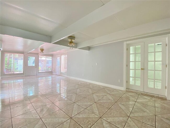 Building Photo - 3112 W Tampa Bay Blvd