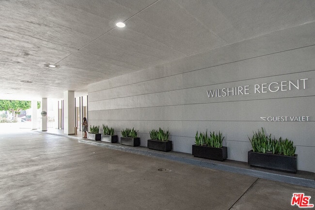 Building Photo - 10501 Wilshire Blvd