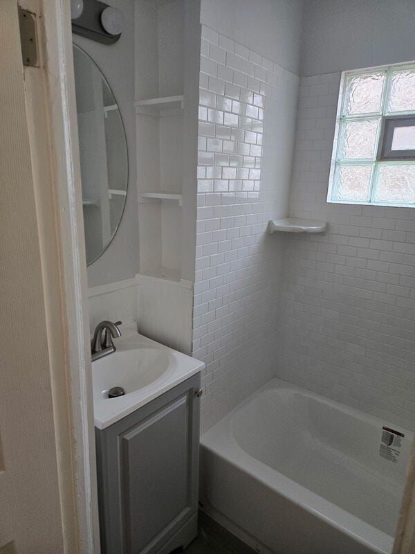 Building Photo - 2106 E 59th St