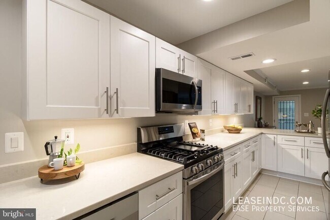 Building Photo - 1441 Clifton St NW