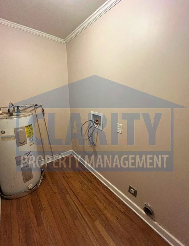 Building Photo - Three bedroom home in Downtown Cleveland!