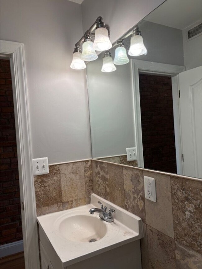 Building Photo - 2831 11th St NW