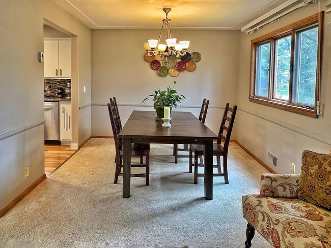 Building Photo - 6233 Parnell Ave