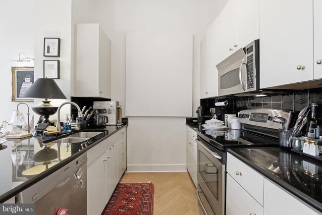 Building Photo - 520 John Carlyle St