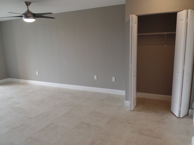 Building Photo - 2820 N Oakland Forest Dr
