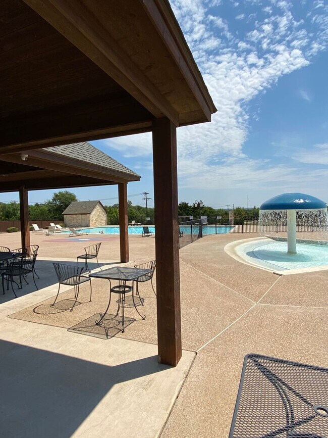 Building Photo - Spacious 2 Story Home in Weatherford Texas
