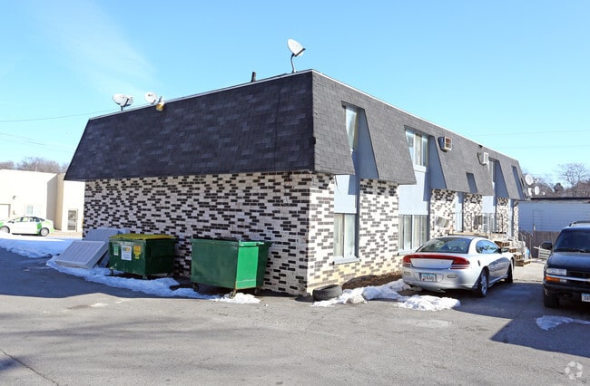 Building Photo - 910 Herold Ave