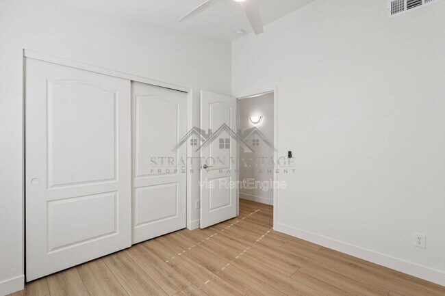 Building Photo - 9841 W Tonopah Dr