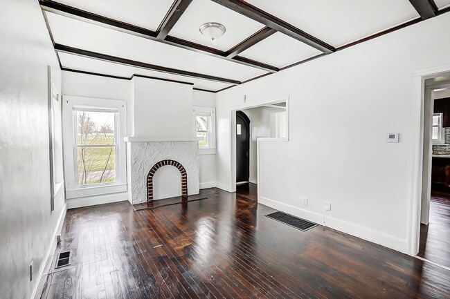 Building Photo - Cozy 3 bedroom w/backyard