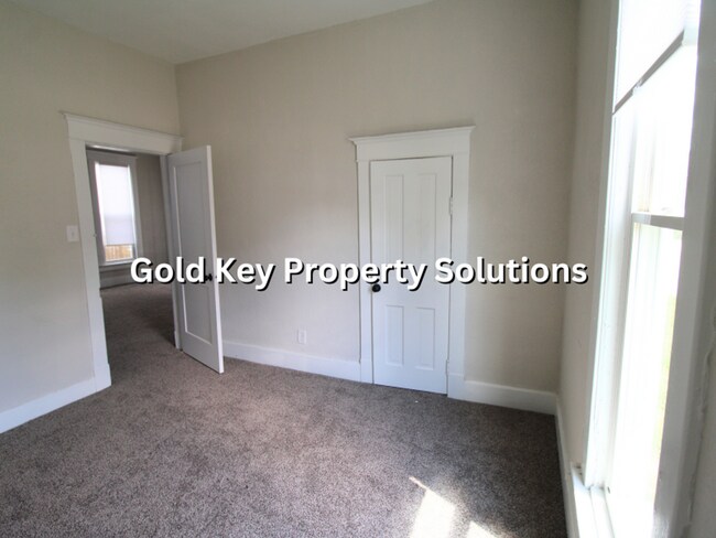 Building Photo - MUNCIE Updated 3 BR 1 BA House with Central Air and Upgraded Appliances (SECTION 8 APPROVED)
