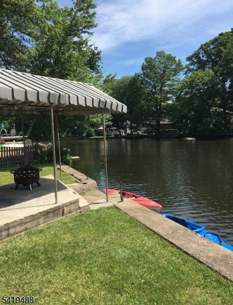 Building Photo - 20 Seneca Trl