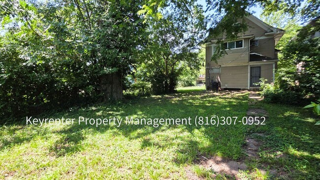 Building Photo - Welcome Home to This Bright & Inviting 4 Bed, 2 Bath