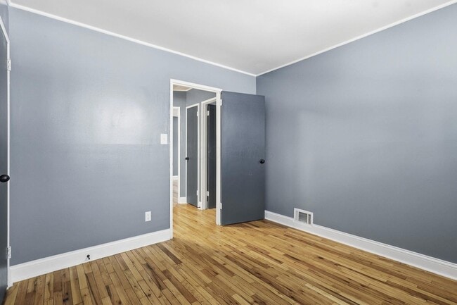 Building Photo - 3042 Rightmire Blvd