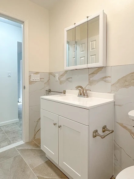 Building Photo - 76 Front St